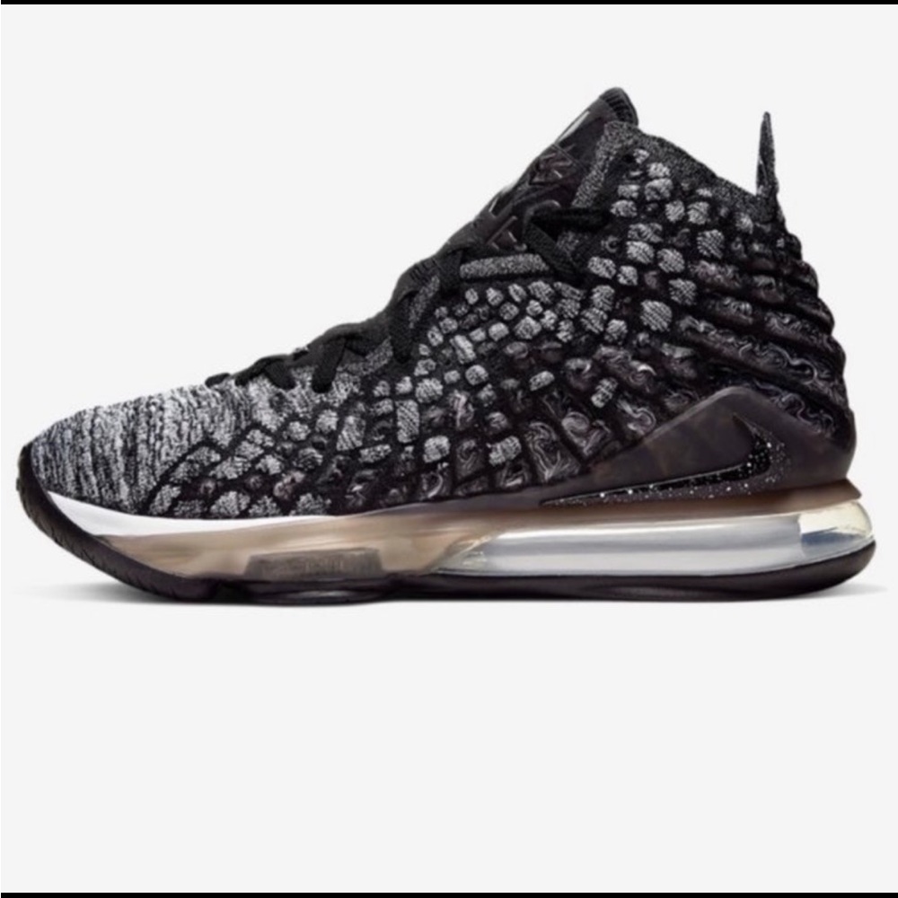 Nike LeBron James XVII 17 Women’s size 7